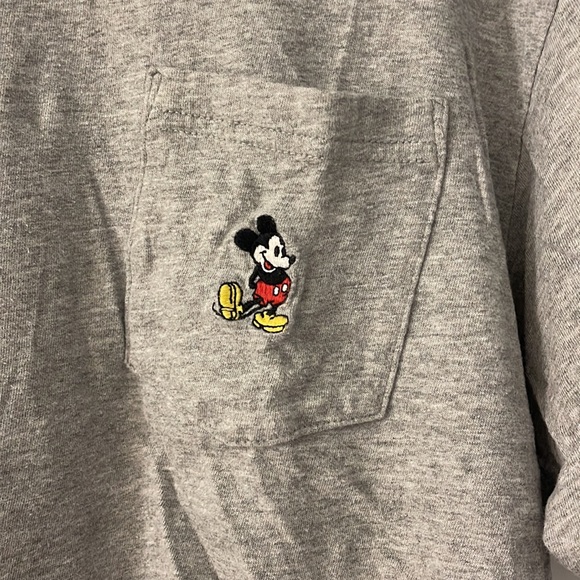 used womens medium disney mickey uniqlo pocket tshirt (cropped) - Picture 2 of 3